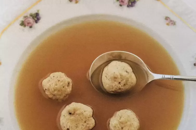 Noch ein pf&auml;lzisch-j&uuml;disches Rezept: Matze-Kugelsuppe. 