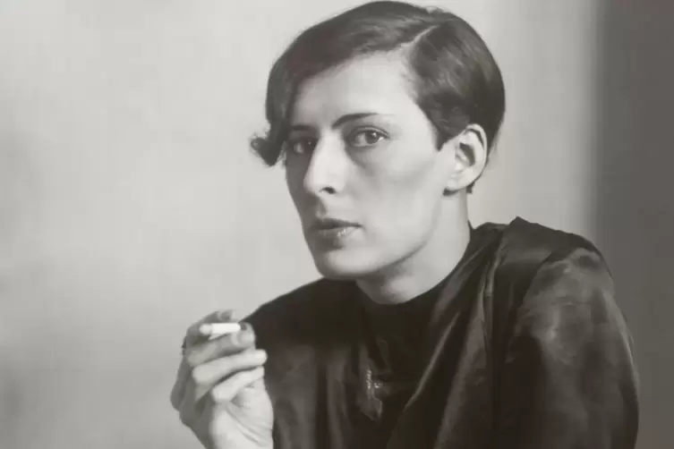 Sehr cool: August Sanders &bdquo;Sekret&auml;rin beim Westdeutschen Rundfunk in K&ouml;ln&ldquo;, 1931. 