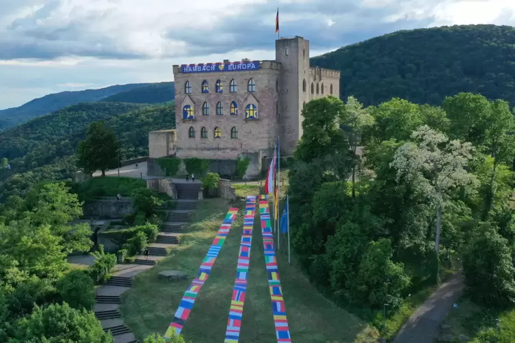 Für den neuen Chef des Bezirksverbands „ein zentraler Ort“ in der Pfalz: das Hambacher Schloss. 