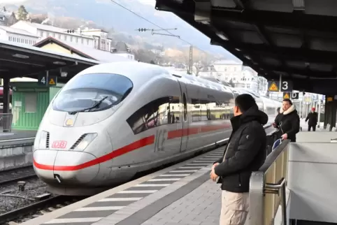 Der neue ICE von Saarbrücken nach Berlin hält auch in Kaiserslautern und Neustadt (Foto). 