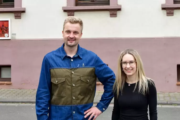 Haben das Weinrefugium im Juli 2023 &uuml;bernommen: Christoph R&ouml;ser und Jennifer Kittsteiner. 