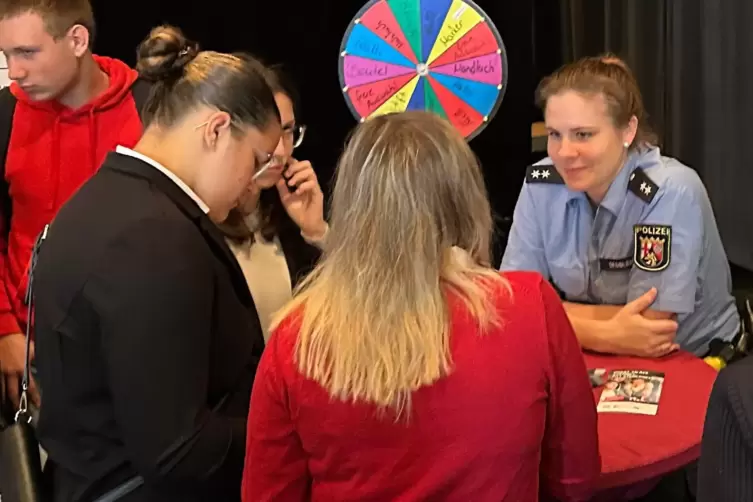 Belagert: Stand der Polizeiinspektion Kirchheimbolanden. 
