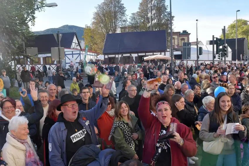 75.000 Besucher kamen am Sonntag nach Neustadt. Laut Polizei und Stadt blieb es rund um den Umzug ruhig.