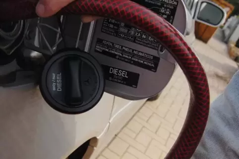 Es wurde Diesel-Kraftstoff im Wert von 950 Euro gestohlen.