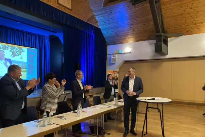 Eindeutiges Votum: Landrat Dietmar Seefeldt bei seiner Nominierung.