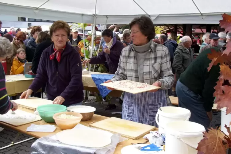 Beim ersten Pf&auml;lzer Keschdemarkt kreierte der Hauensteiner Verkehrsverein den original H&auml;&auml;schdner Keschdeflammkuchen. 