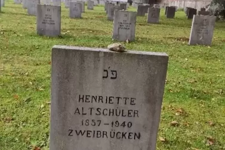 Das Grab von Henriette Altsch&uuml;ler aus Zweibr&uuml;cken auf dem Friedhof des einstigen Internierungslagers Gurs.