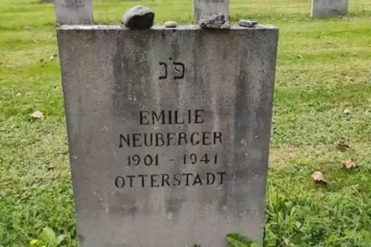 Das Grab von Emilie Neuberger aus Otterstadt in Gurs. 