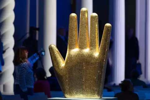 Das goldene „Händchen“ der Italiener – zumindest in ihrem Pavillon. Das goldene „Händchen“ der Italiener – zumindest in ihrem Pavillon.