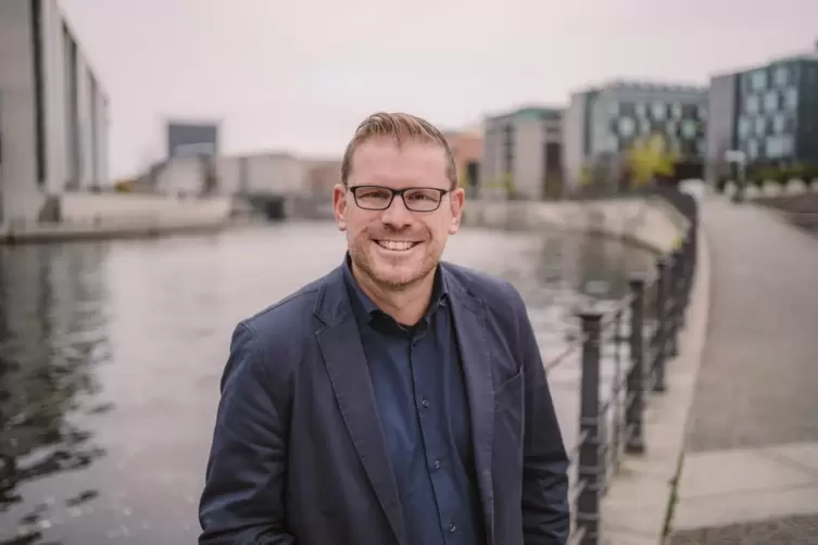 Christian Schreider (SPD) im Berliner Regierungsviertel. 
