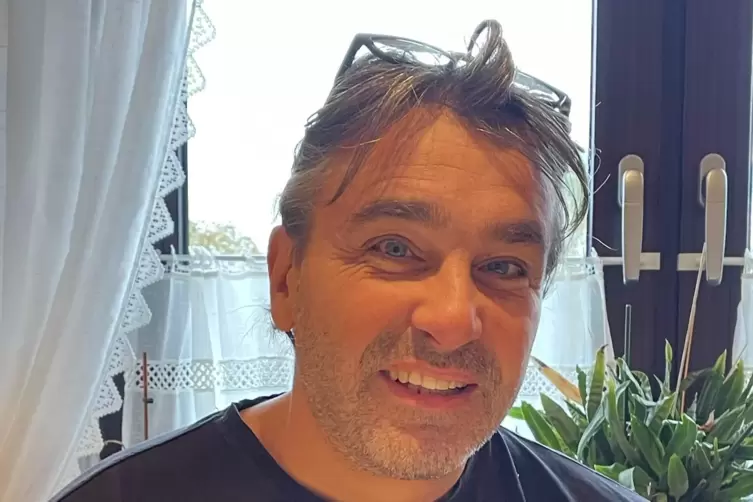 Der Rodalber K&uuml;nstler Stephan M&uuml;ller m&ouml;chte die Skultpur neu bearbeiten.