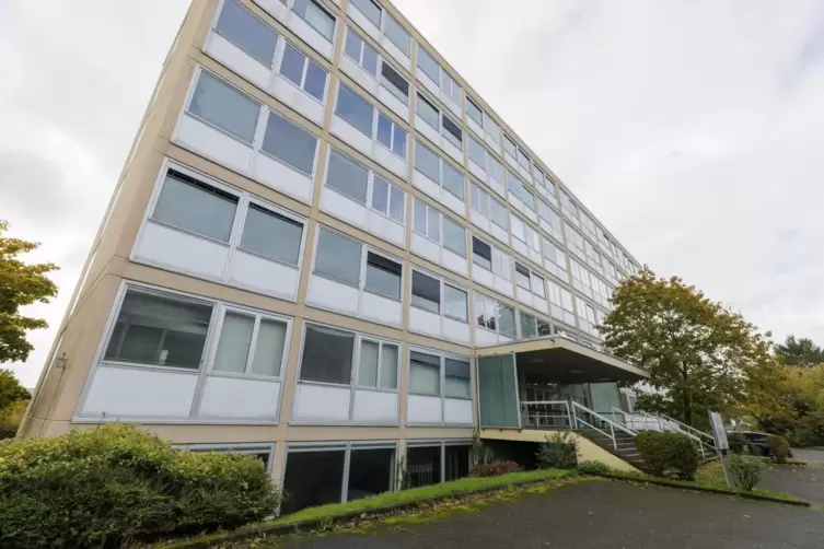 Der Charme der 60er Jahre umgibt den alten Campus.