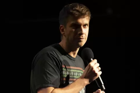 Erzählt Lustiges aus dem Alltag und pflegt auch Selbstironie: Komiker Simon Stäblein. 