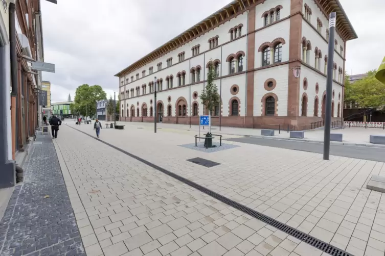 Als vorletzter Teil der Neuen Stadtmitte wurde gerade im Sommer die Fruchthallstra&szlig;e fertiggestellt.