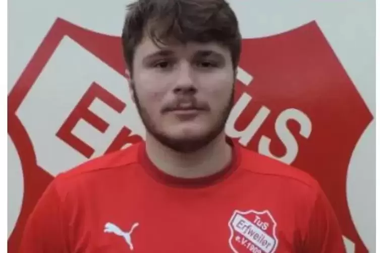 A-Klasse-Fu&szlig;baller bei seinem Heimatverein, dem TuS Erfweiler: Elias Zobeley. 