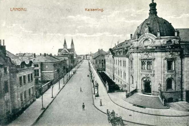 Jede Epoche baut in ihrem Stil. Der Verein Stadtbild liebt es rückwärtsgewandt. Jede Epoche baut in ihrem Stil. Der Verein Stadtbild liebt es rückwärtsgewandt.
