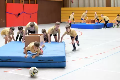 Die Ideen der Trainer machen Spaß: Feriencamp beim ASV Waldsee.