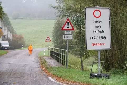 Dass die Straße einen Tag zu früh gesperrt war, war ein Versehen. Dass die Straße einen Tag zu früh gesperrt war, war ein Versehen.