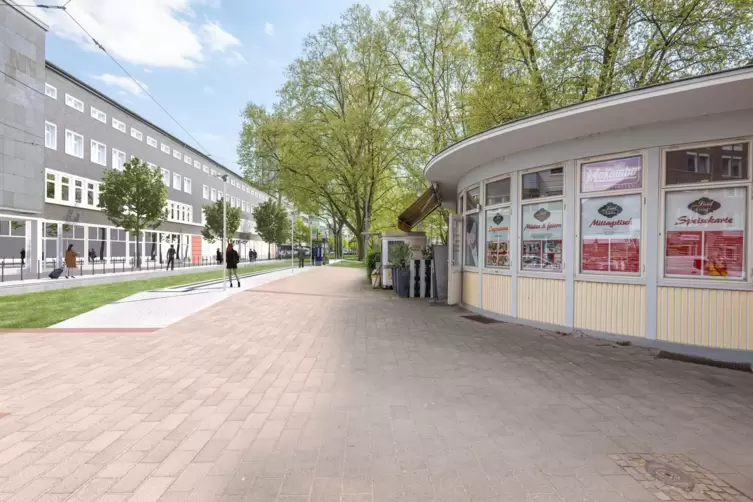 Der denkmalgesch&uuml;tzte Pavillon eines Restaurants samt Terrasse grenzt direkt an die geplante Haltestelle an. 