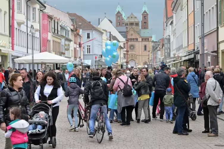 Einkaufssonntag: Mit der ganzen Familie unterwegs.