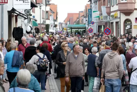 Beim verkaufsoffenen Sonntag sin d die Straßen in Kandel stets voll. 