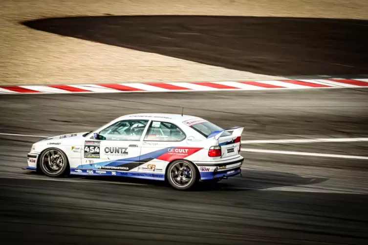 Versöhnlicher Saisonabschluss: Marco Grimm im Cuntz-BMW 318.