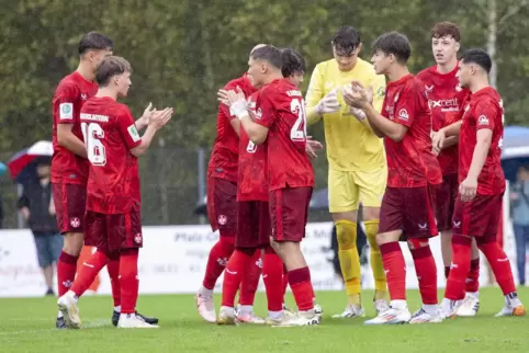 Grund zur Freude hatte die U17 des FCK nach dem Spiel beim SV Wehen Wiesbaden. 