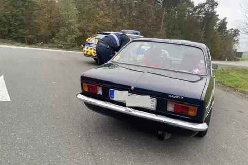 Den letzten Oktobertag nutzen einige Autobesitzer noch zu einer Ausfahrt. 