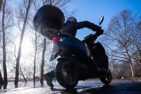 Seit Monaten verzeichnet die Polizei in der Stadt eine Serie von Rollerdiebstählen. 