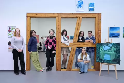 Malerwerkstatt: In der Kunstausstellung im Sophie-la-Roche-Haus zeigen die Künstlerinnen Arbeiten, die seit 2021 entstanden sind