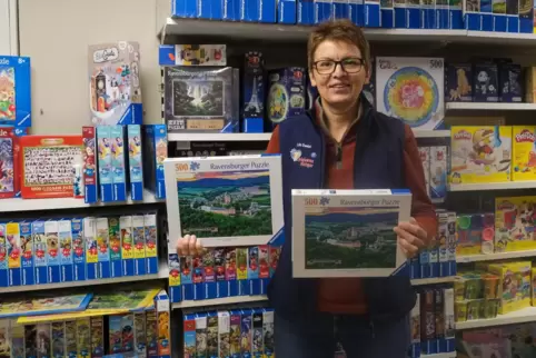 500 Teile hat das Puzzle, das Lilo Daniel fürs Geschäftsjubiläum ihres Spielwarenladens hat auflegen lassen. Die Abbildung des W