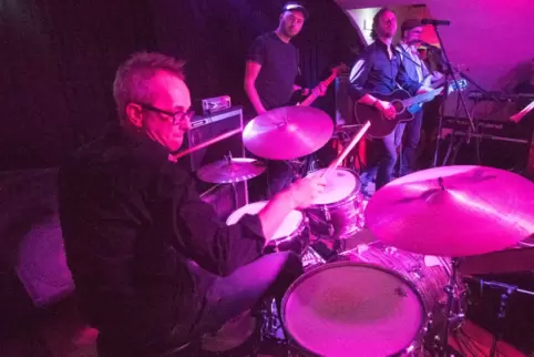 Spielen am Samtag im Kaiserslauterer Benderhof ihr letztes Konzert für dieses Jahr: Boys Named Sue, hier bei einem Konzert in Ku