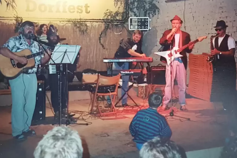 Erster Auftritt: Vor 35 Jahren umfasste das Repertoire von Grand Mal&ouml;r f&uuml;nf Songs. &bdquo;Die mussten wir dreimal spielen&ldquo;, sagt Steff