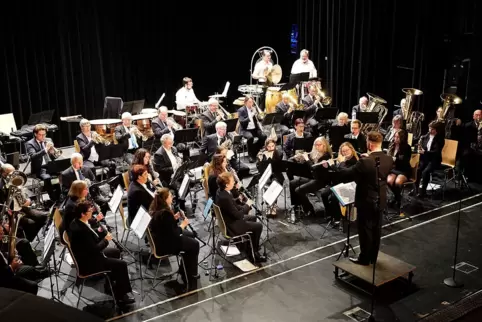 Die Stadtkapelle feiert ihr 65-jähriges Bestehen mit einem Konzert in der Festhalle.