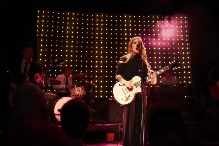 Auf ihrer Abschiedstournee performen Rhonda auch einen neuen Song: &bdquo;The More We Are Together&ldquo;.