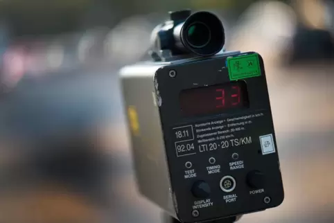 Ein Lasermessgerät zur Geschwindigkeitsmessung.