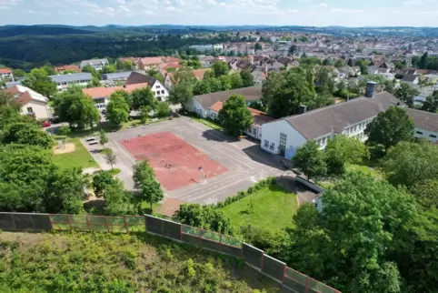 Auf dem Gelände der Husterhöhschule wird die neue Pirminiusschule gebaut. 