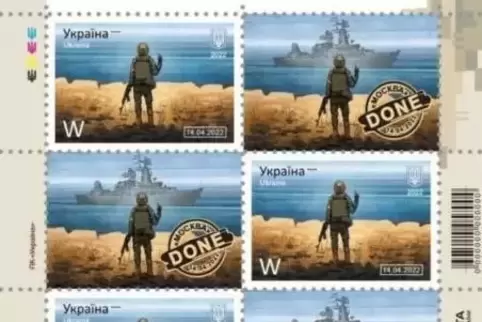 Die ukrainische Post gab Briefmarken heraus mit dem Motiv des Grenzbeamten, der der Moskva den Stinkefinger zegt.