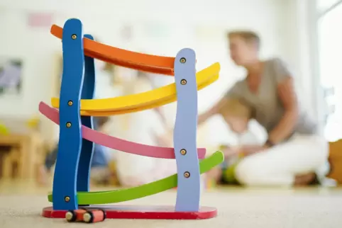Wie oft werden Kinder in Kitas zu etwas gezwungen und kritische Eltern oder Erzieherinnen gemobbt? 