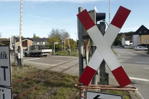 Der Zugverkehr ist von der Sperrung nicht betroffen.