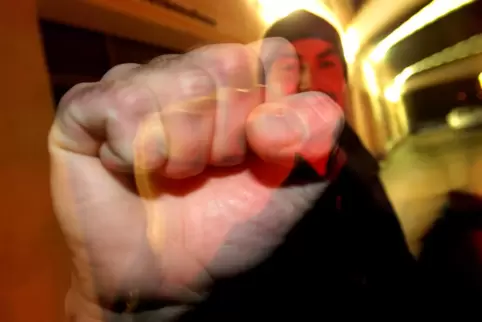Die Polizei meldet zwei Schlägereien, die sich am Mittwochabend in der Ludwigshafener Innenstadt ereignet haben.