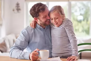 Es ist ein gutes Zeichen, wenn sich ein Kind bei Fragen an seinen Vater wendet. Das heißt aber nicht, dass es seine Mutter wenig