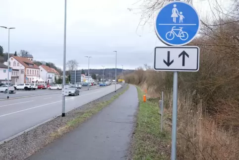 Wo bis 1997 die richtige Bliestalbahn entlanggefahren ist, fahren heute Radfahrer auf dem Bliesradweg. 
