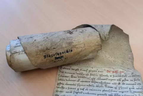 Eine ergiebige und besondere Quelle für Mutterstadt sind die beiden Himmeroder Rotuli, Pergamentrollen mit Urkundenabschriften,