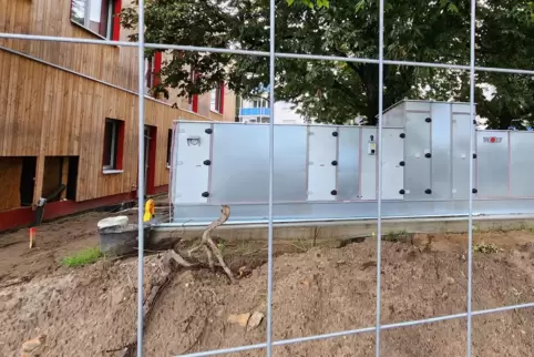 Sommer 2024: Arbeiten im Außengelände der Kita. Sommer 2024: Arbeiten im Außengelände der Kita.