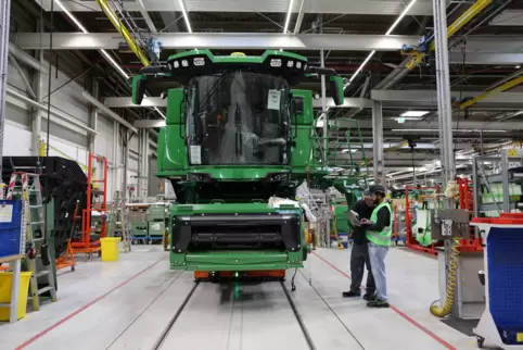 John Deere rechnet fest damit, dass im Jahr 2025 Kurzarbeit notwendig ist. John Deere rechnet fest damit, dass im Jahr 2025 Kurzarbeit notwendig ist.