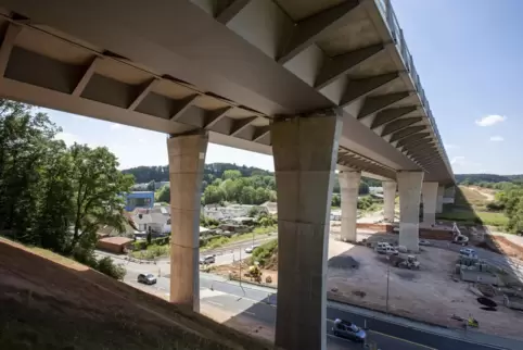 Mit der Sanierung der Waschmühltalbrücke und dem Neubau der Lautertalbrücke beim sechsstreifigen Ausbau der A6 hat der LBM Kaise