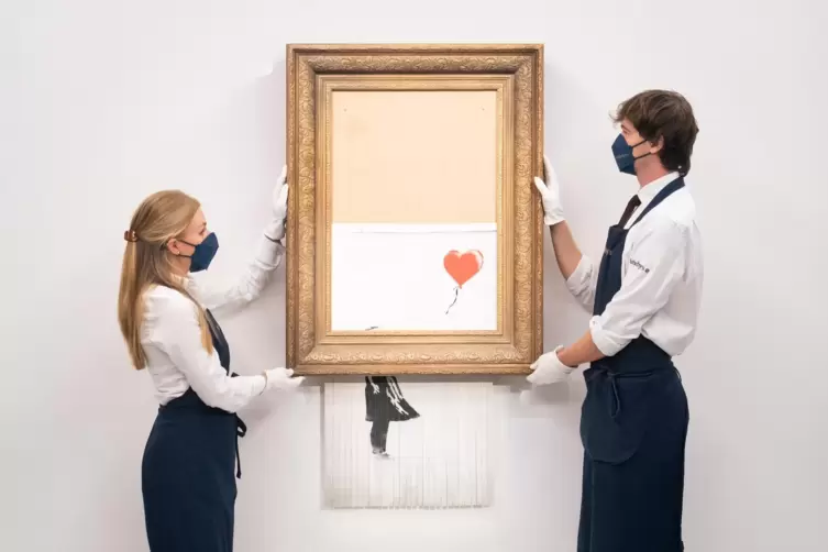 Vergleichsgr&ouml;&szlig;e Banksy: Kunsth&auml;ndler halten sein Werk &bdquo;Love Is In The Bin&ldquo;, das sich bei einer Auktion 2018 selbst schredderte. 