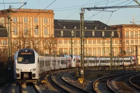 Das Deutschlandticket gilt auch in den schnellen Zügen der Regional-Express-Linie RE1. 