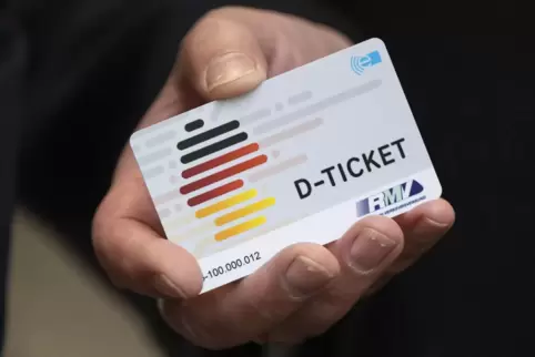Das Deutschlandticket kostet derzeit noch 49 Euro im Monat, ab Januar dann 58 Euro. 